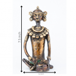 DHAROHAR CRAFT WORKING TRIBAL WOMEN IN DHOKRA ART.