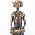 DHAROHAR CRAFT WORKING TRIBAL WOMEN IN DHOKRA ART.